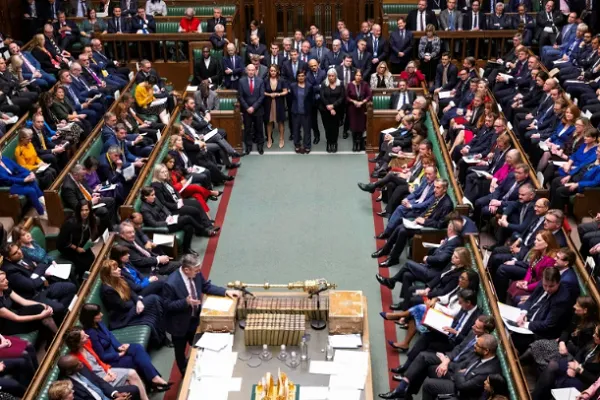 Reino Unido: Asistente ministerial británico despedido por pedir un alto el fuego en Gaza
