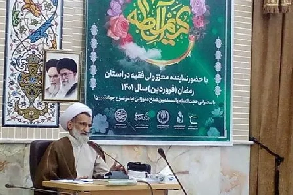شاعران در جهاد تبیین بر ارزش‌های مورد هجمه دشمن تمرکز کنند