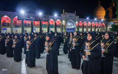 آئین لاله گردانی شام غریبان در حرم شاهچراغ(ع)