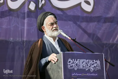 اقامه نماز باران در گلستان شهدای اصفهان