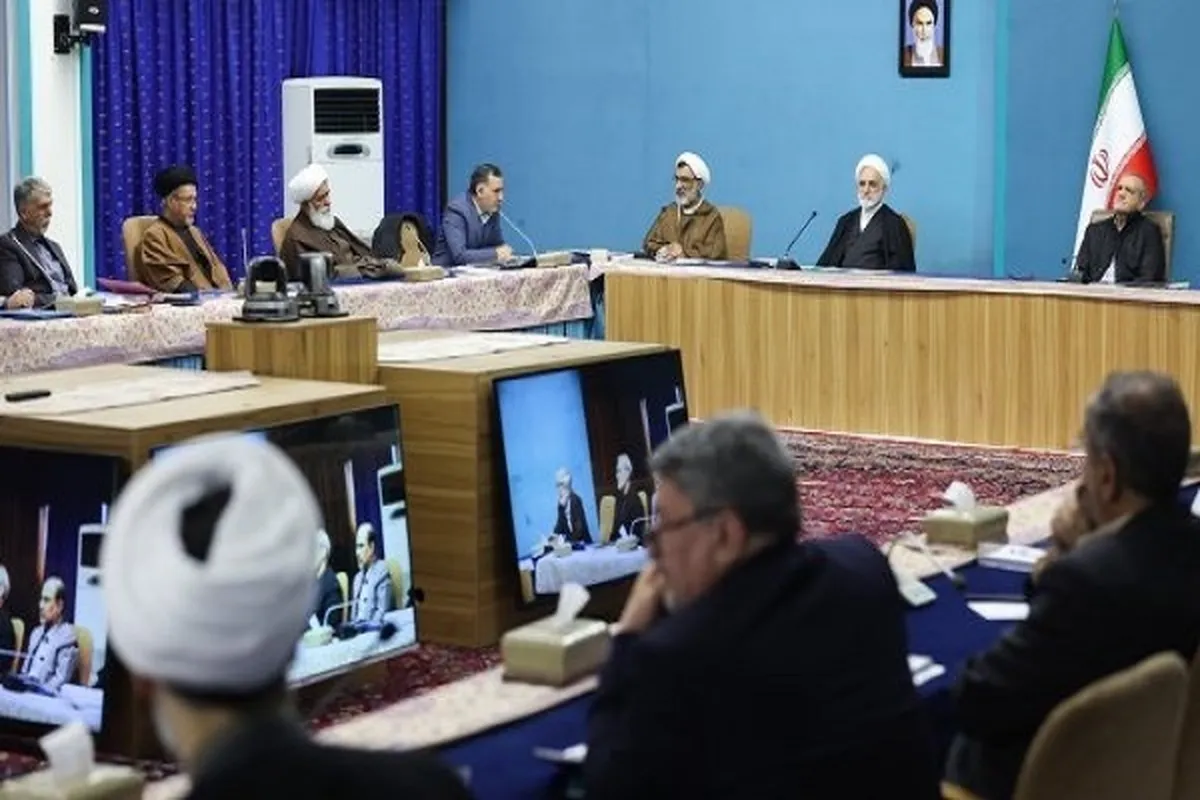 Iranian President Urges Using Mosques’ Potentials to Address Social Issues