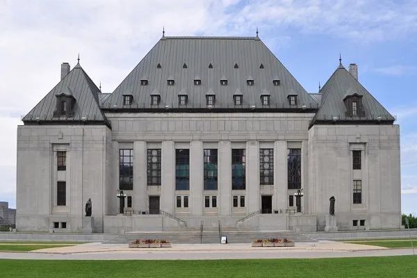 Le Canada interdit les adoptions en provenance de pays musulmans !