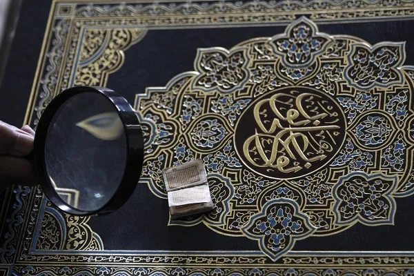 Endonezya'daki küçük el yazması Kur'an-ı Kerim