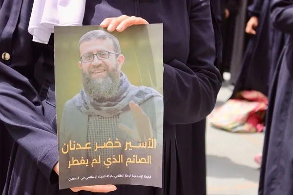 غضب فلسطيني وإقلیمي بعد استشهاد خضر عدنان/ حزب الله: استشهاد عدنان يكشف مأساة الأسرى