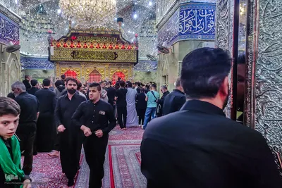 بین الحرمین در انتظار پیکر مطهر رهبر شهید