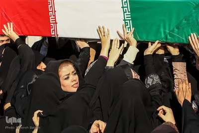 تشییع پیکرهای ۱۰۰ شهید گمنام از مقابل دانشگاه تهران