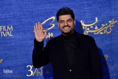 سام درخشانی(بازیگر) در نشست رسانه‌ای فیلم «پالتو شتری» در هفتمین روز سی‌وهفتمین جشنواره فیلم فجر

