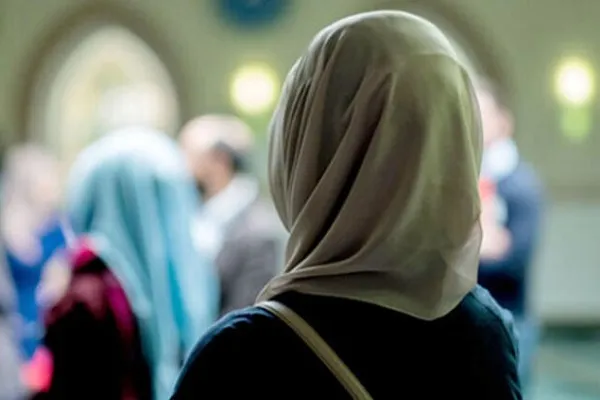 Almaniya məhkəməsi hicablı müəllimənin hüququnu müdafiə etdi