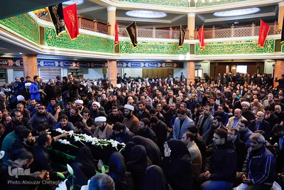 تشییع پیکر جهادگر تهرانی امیرمحمد اژدری بر روی دستان مردم 