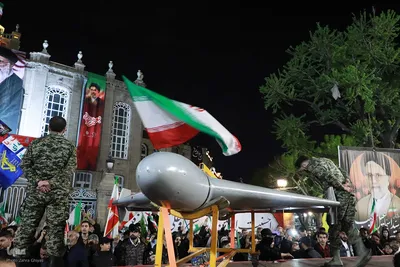 نمایش پهپاد شاهد ۱۳۶ در اجتماع شبانه تبریزی‌ها