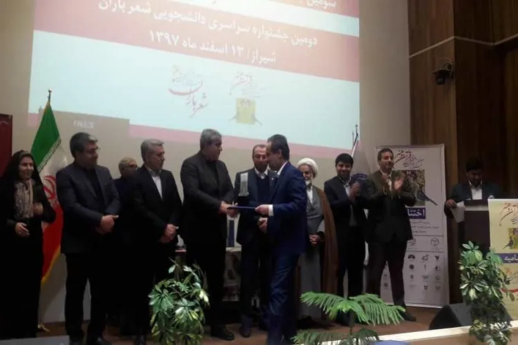گزارش ایکنا از معرفی برترین دانشجویان هنرمند قرآنی کشور در شیراز