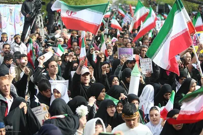 تجمع کودکان و نوجوانان در چهلمین روز شهادت دانش‌آموزان مینابی