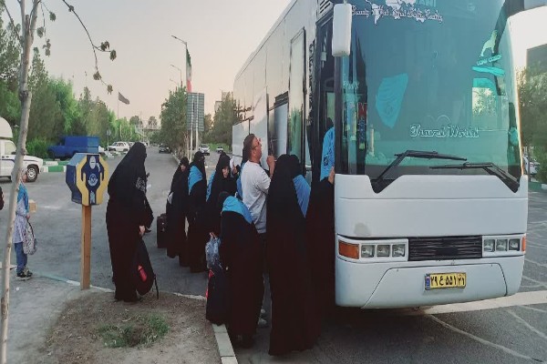 اعزام گروه مبلغان «سفیران زینبی» از قم به کربلا در آستانه اربعین
