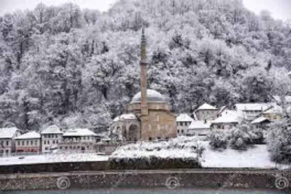 Une mosquée indienne accueille les sans-abri dans le froid de l'hiver