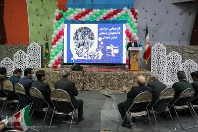 گردهمایی سراسری دانشجویان بسیجی با حضور وزیر علوم