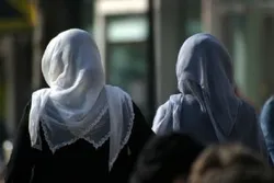 Wegen Kopftuch diskriminiert / Nach Kopftuch gefragt und abgelehnt: 2000 Euro Entschädigung
