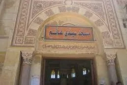 Où se trouve la première mosquée édifiée en Algérie ?