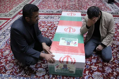 وداع با ۱۲ شهید جنگ رمضان استان فارس در حرم شاهچراغ(ع)