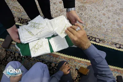 غبارروبی حرم حضرت معصومه (س) توسط جامعه قرآنی 