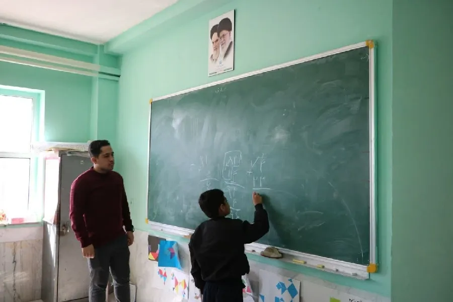 ۴۰۰ دانش‌آموز محروم شهرکرد از خدمات آموزشی بهره‌مند شدند + عکس