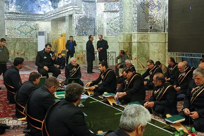 برافراشتن پرچم عزای فاطمی برفراز گنبد شاهچراغ(ع)