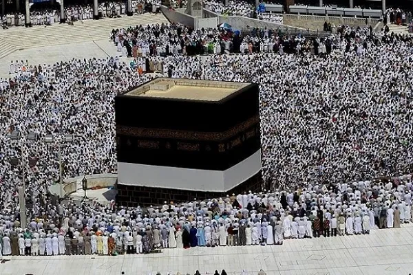 Kabe'de yaşanan ilginç olaya polis müdahalesi