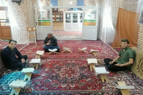 کرسی تلاوت در مسجد استاد و شاگرد تبریز