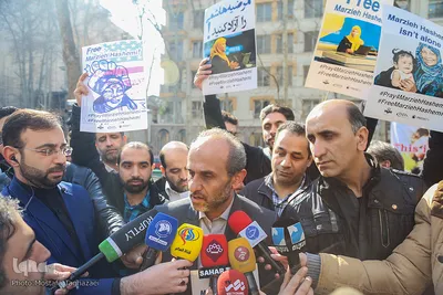 تجمع مردمی، فعالان فرهنگی، اصحاب رسانه و دانشجویان برای آزادی مرضیه هاشمی مقابل دفتر سازمان ملل متحد در تهران