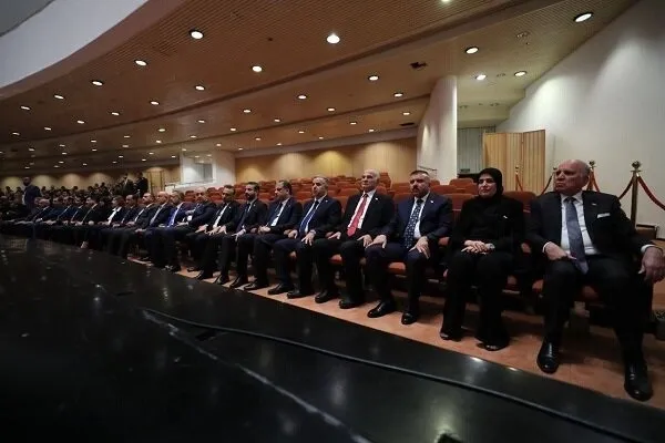 Irak'ta yeni hükümet meclisten güvenoyu aldı