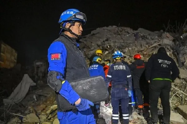 Deprem için arama kurtarma ekibiyle gelen Çinli Müslüman oldu