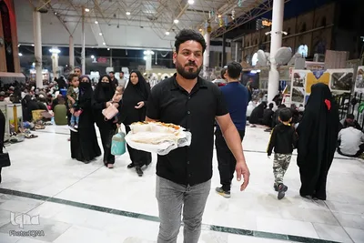 سفره‌های افطاری در جوار آستان علوی