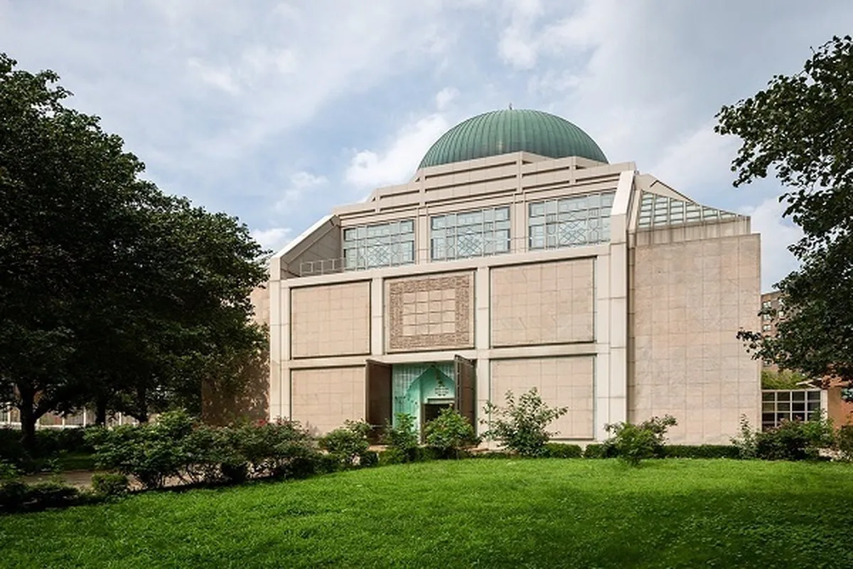 Malaysia PM to Be First Foreign Leader to Deliver Friday Prayer Sermon at New York Mosque
