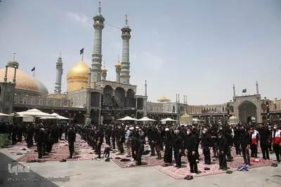 Schiiten begehen den Trauertag Tasu´a im Heiligen Schrein von Fatima Masuma