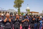 نماز ظهر عاشورا در شبستان امام خمینی(ره)‎ حرم شاهچراغ(ع)