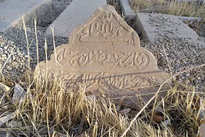 تخریب سنگ قبرهای تاریخی قبرستان دارالسلام شیراز