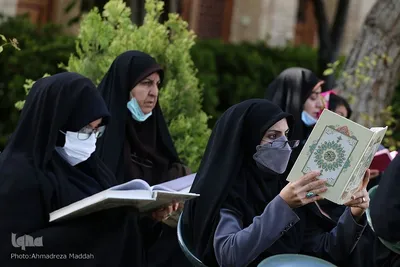 محفل قرآنی در آرامگاه حافظ