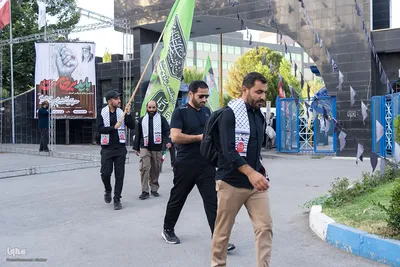 کاروان دانشگاهیان استان البرز پای پیاده در راه تشییع رهبر شهید