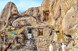 زندگی در دل صخره (روستای کندوان)