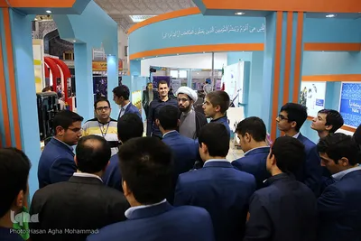 بازدید دانش آموزان از غرفه ایکنا در بیست و دومین نمایشگاه مطبوعات
