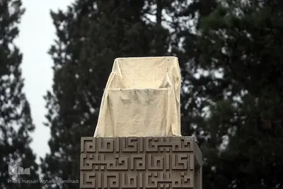 مراسم گلباران جایگاه جلوس بنیانگذار کبیر انقلاب اسلامی، امام خمینی(ره) در بهشت زهرا(س)