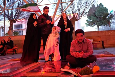 تحویل سال نو در کنار شهدا‎