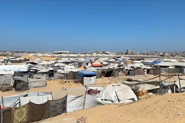 İsrail’in göçü dayattığı Gazze’de “ölülerin yattığı” mezarlıklar “diriler” için sığınak oldu