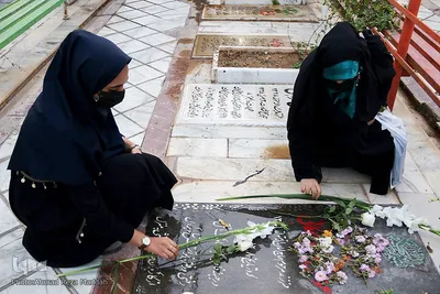 مراسم عطرافشانی وغبارروبی قبورمطهرگلزار شهدا