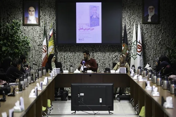 جای خالی فرم در ادبیات دفاع مقدس مشهود است