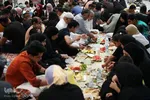 سفره‌های افطاری در جوار آستان علوی