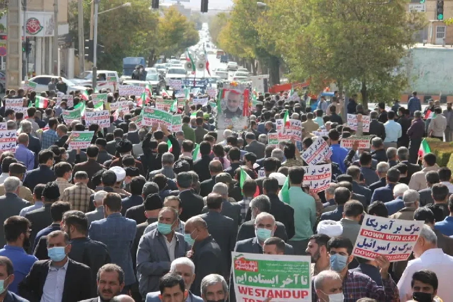 نمازگزاران شهرکردی حمله تروریستی حرم شاهچراغ(ع) را محکوم کردند + عکس