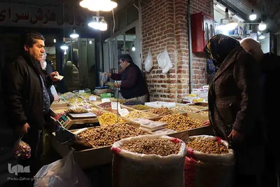 حال و هوای بازار تبریز در آخرین ساعات شروع شب یلدا
