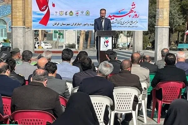 عطرافشانی و گلباران مزار شهدا در امامزاده عبدالله(ع) گرگان برگزار شد