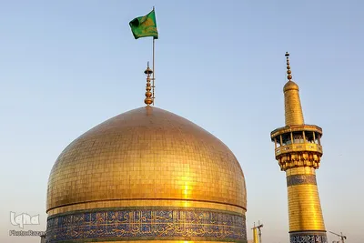 مراسم تعویض پرچم گنبد مطهر حرم امام رضا(علیه‌السلام)