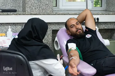 اهدای خون سوگواران اصفهانی در روز عاشورا